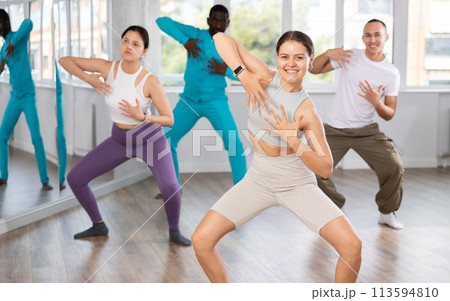 Group of people dancing hip hop Group of people dancing hip hop 113594810