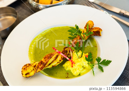 Cream soup of courgette with grissini 113594866