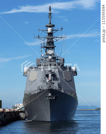 港に停泊する海上自衛隊護衛艦「こんごう」 港に停泊する海上自衛隊護衛艦「こんごう」 113595094