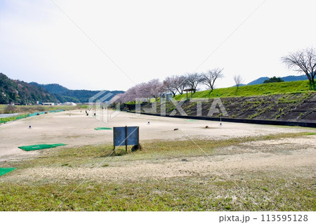河川敷の球技場 河川敷の球技場 113595128