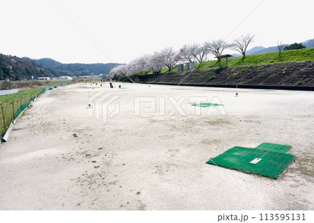 河川敷の球技場 河川敷の球技場 113595131