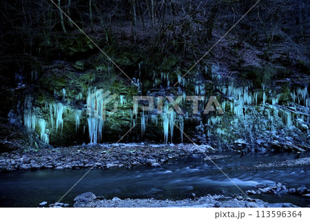 秩父市大滝地区三十槌の氷柱のライトアップ 秩父市大滝地区三十槌の氷柱のライトアップ 113596364