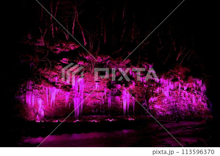 秩父市大滝地区三十槌の氷柱のライトアップ 113596370