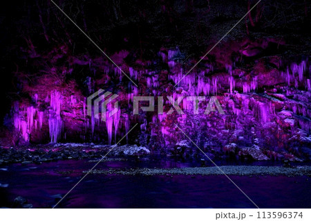 秩父市大滝地区三十槌の氷柱のライトアップ 113596374