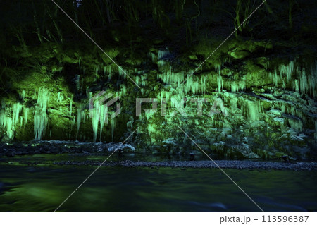 秩父市大滝地区三十槌の氷柱のライトアップ 113596387