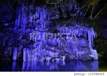 秩父市大滝地区三十槌の氷柱のライトアップ 秩父市大滝地区三十槌の氷柱のライトアップ 113596429