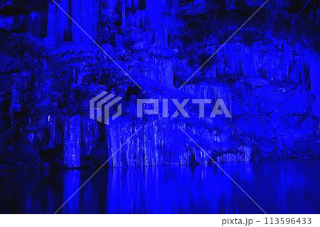 秩父市大滝地区三十槌の氷柱のライトアップ 秩父市大滝地区三十槌の氷柱のライトアップ 113596433