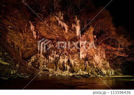 秩父市大滝地区三十槌の氷柱のライトアップ 秩父市大滝地区三十槌の氷柱のライトアップ 113596436