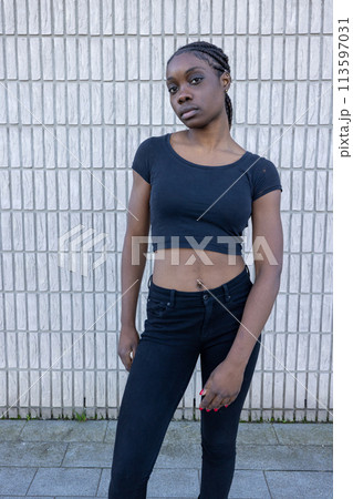 Chic Urban Presence 113597031