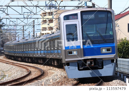 【西武】6000系（新宿線：小平〜花小金井） 113597479