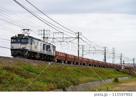 東海道本線を走るEF641034石灰石輸送列車 113597902