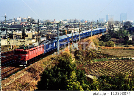 2006年 東海道本線を走るEF81102ブルートレイン日本海4号 2006年 東海道本線を走るEF81102ブルートレイン日本海4号 113598074