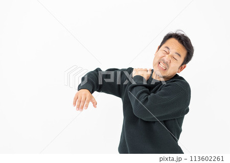 男性　肩こり 113602261