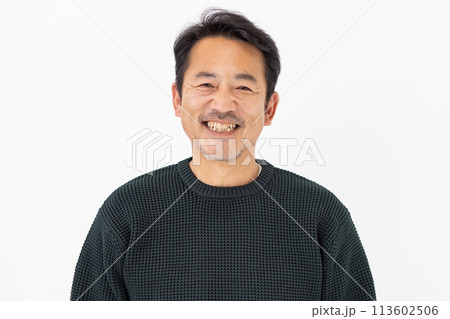 男性　カジュアル　ポートレート 113602506