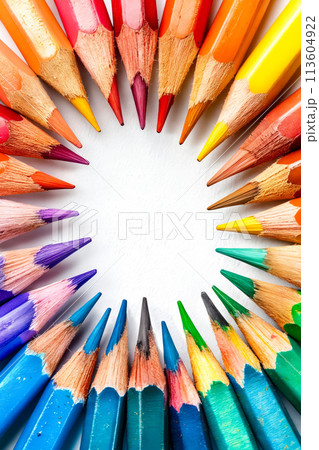 Circle of colored pencils arranged in row 113604922
