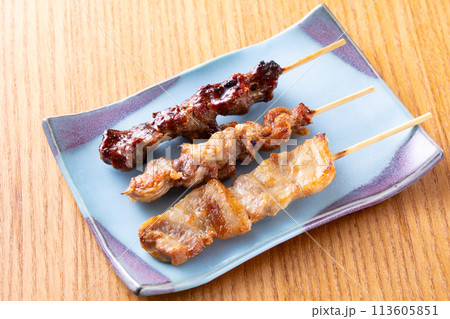 居酒屋の焼鳥盛合せ 居酒屋の焼鳥盛合せ 113605851