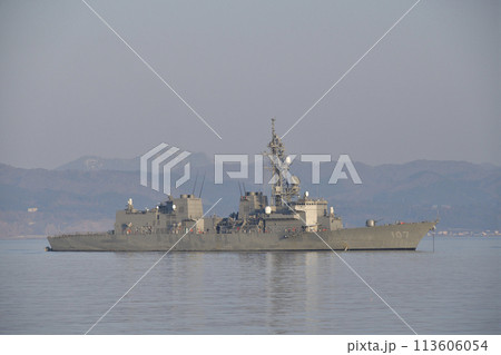 春の北海道函館市函館湾に停泊中の海上自衛隊イージス艦の風景を撮影 春の北海道函館市函館湾に停泊中の海上自衛隊イージス艦の風景を撮影 113606054