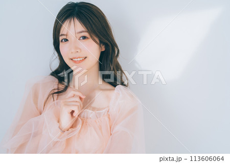 若い女性のビューティーイメージ 若い女性のビューティーイメージ 113606064