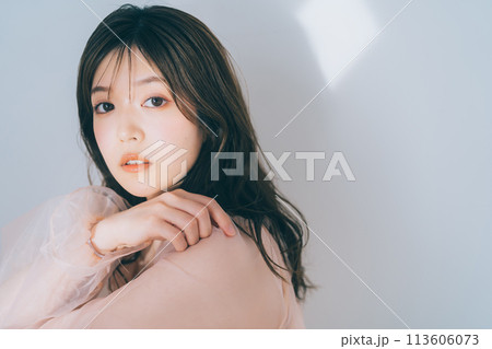 若い女性のビューティーイメージ 若い女性のビューティーイメージ 113606073