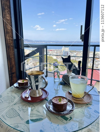 海を見下ろすカフェ 海を見下ろすカフェ 113607112