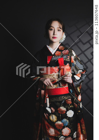 黒い大振袖 黒引き振袖 花嫁衣装 黒い大振袖 黒引き振袖 花嫁衣装 113607648