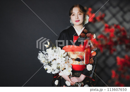 黒い大振袖 黒引き振袖 花嫁衣装 黒い大振袖 黒引き振袖 花嫁衣装 113607650