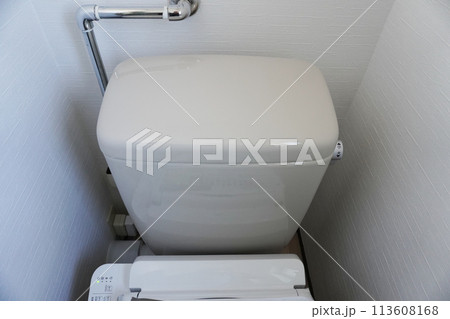 洋式トイレのタンクの Toilet Tank 洋式トイレのタンクの Toilet Tank 113608168