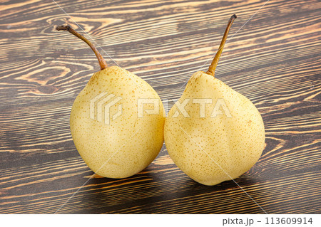 Natural organic Chinese yellow pears Natural organic Chinese yellow pears 113609914
