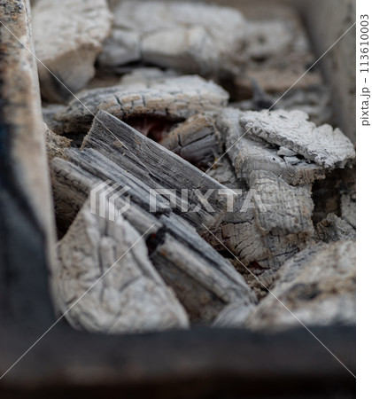 燃える炭 113610003