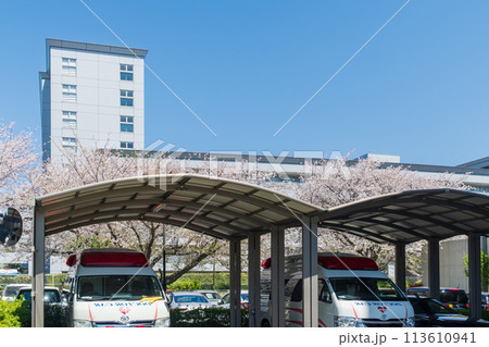 大規模病院のドクターカー 113610941