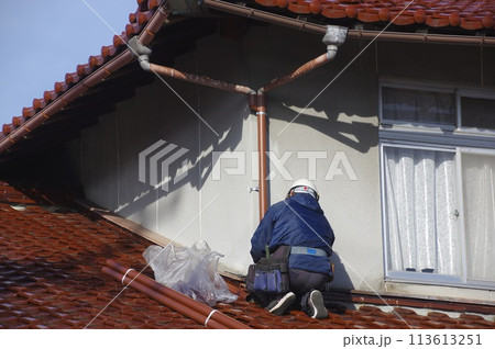 雨樋の交換修理工事の様子 113613251