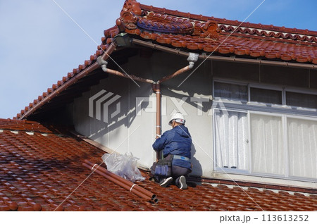 雨樋の交換修理工事の様子 113613252