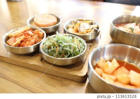 飲食店で出てくる付け合わせ（韓国） 113613528