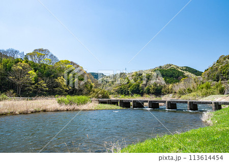 京都の清流木津川　南大河原の沈下橋　恋路橋　京都府南山城村 113614454