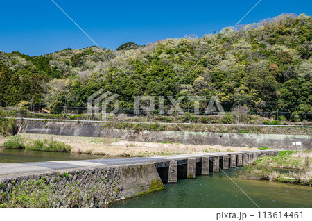 京都の清流木津川　南大河原の沈下橋　恋路橋　京都府南山城村 113614461