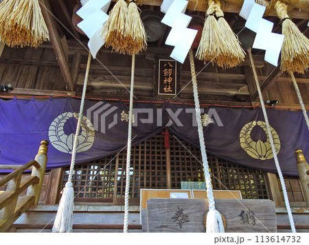 福岡県鞍手町の剣岳中腹にある八剱神社拝殿 113614732