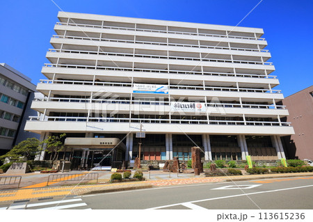【福井県】快晴の福井市役所 【福井県】快晴の福井市役所 113615236