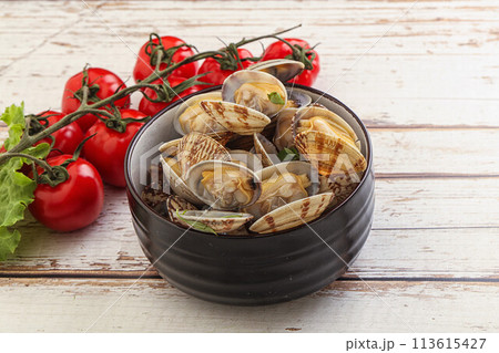 Vongole shellfish mollusc clem with butter 113615427