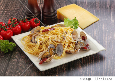 Pasta with vongole and tomato Pasta with vongole and tomato 113615428