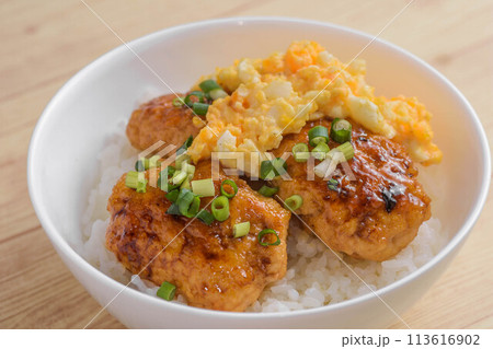 鶏肉つくね丼 113616902