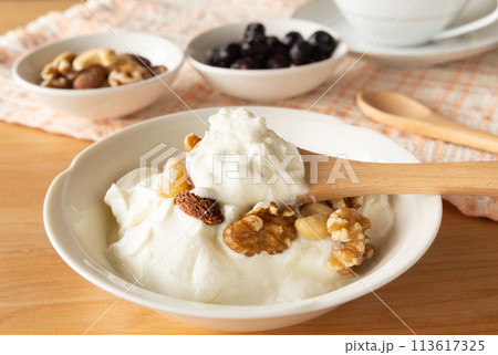 濃厚なギリシャヨーグルト 乳製品 濃厚なギリシャヨーグルト 乳製品 113617325