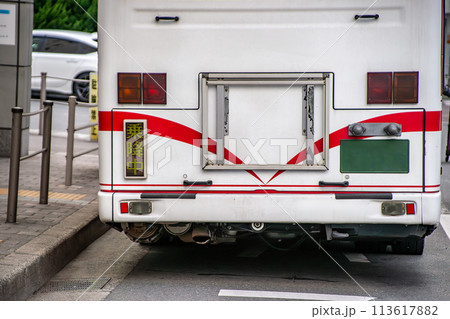 路線バスの後部 113617882