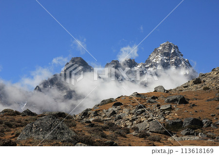 Peaks of Mount Tabuche and Tobuche seen from Dzongla, Nepal. 113618169