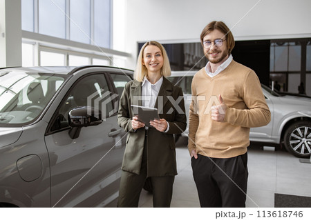Professional female consultant provides all information about new car to client. 113618746