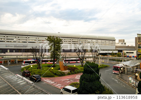 京阪電車寝屋川市駅の東側ロータリー 113618958
