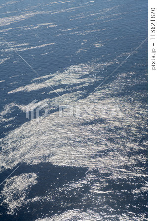 空港　飛行機　羽田空港　エンジン　午前　明るい　管制塔　ターミナル　D滑走路 113621820