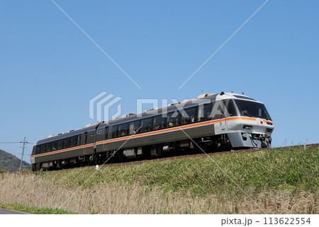 由良川橋梁へと向かうKTR8500系 113622554