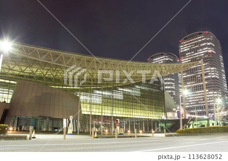 幕張メッセ国際展示場9‐11ホールの夜景 113628052