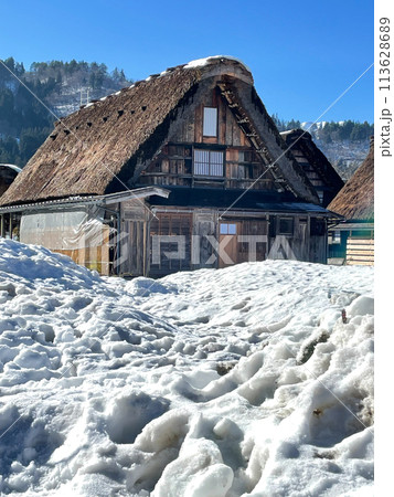 岐阜・白川郷の合掌造り 岐阜・白川郷の合掌造り 113628689