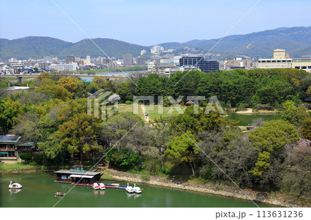 岡山城から見た岡山後楽園と市街地眺望 岡山城から見た岡山後楽園と市街地眺望 113631236